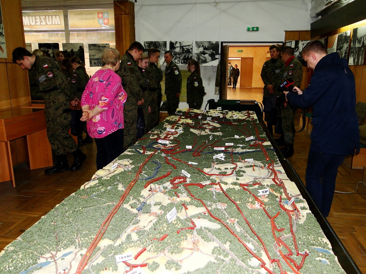 Zwiedzanie wystawy w Muzeum Wału Pomorskiego