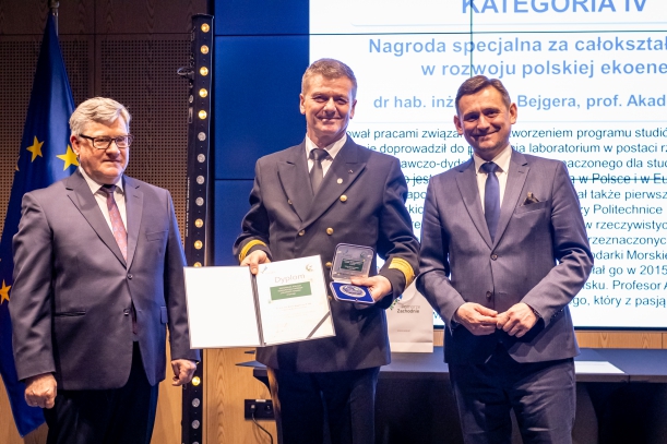 dr hab. inż. Artur Bejger, prof. PM dr hab. inż. Artur Bejger, prof. PM