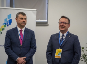 Pan Bogdan Jaroszewicz Członek Zarządu Województwa Zachodniopomorskiego i Pan Ireneusz Nowak Prezes Zarządu Żegluga Szczecińska Turystyka Wydarzenia sp. zo.o.