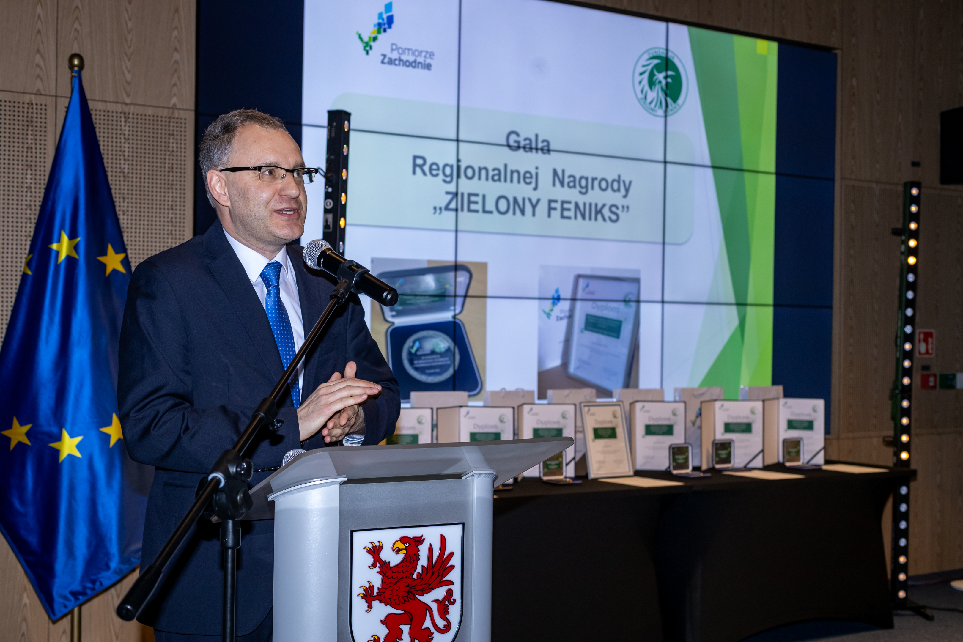 Pan Mariusz Sikora Dyrektor WBiOIN UMWZ Pan Mariusz Sikora Dyrektor WBiOIN UMWZ